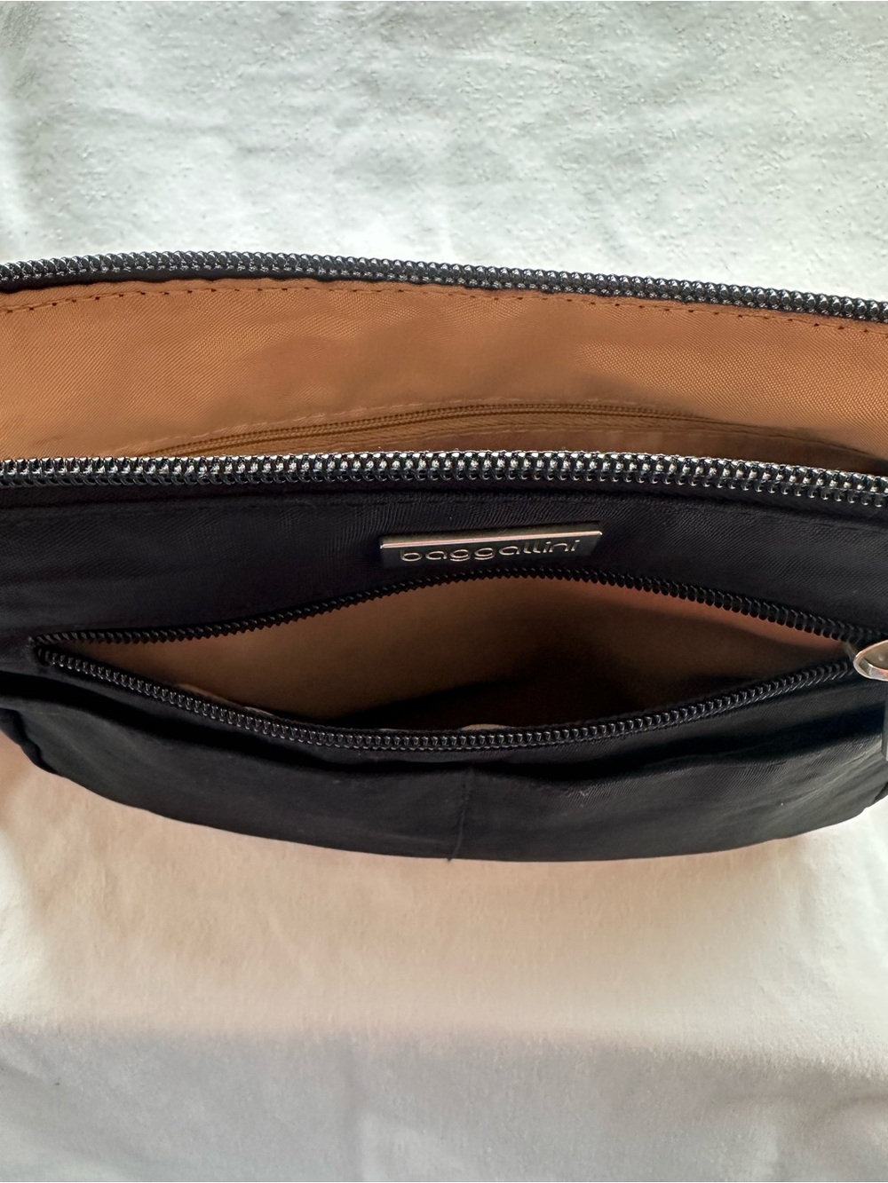 Baggallini Black Crossbody. - Picture 10 of 12